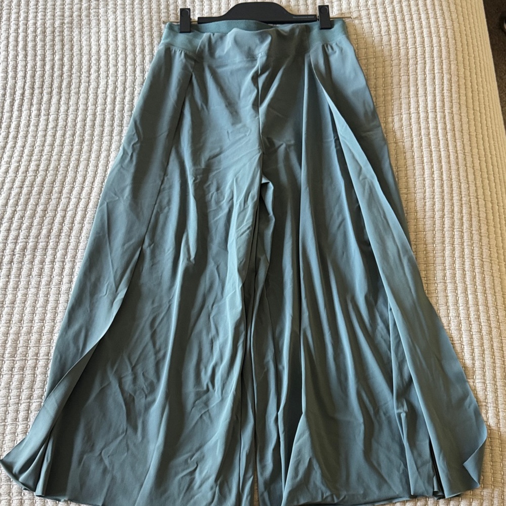 Athleta palazzo styled cropped